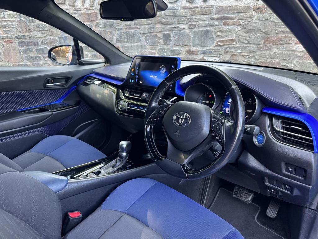 
								2017 Toyota C-HR 1.8L VVT-h Dynamic CVT Petrol Hybrid – £3000 full									