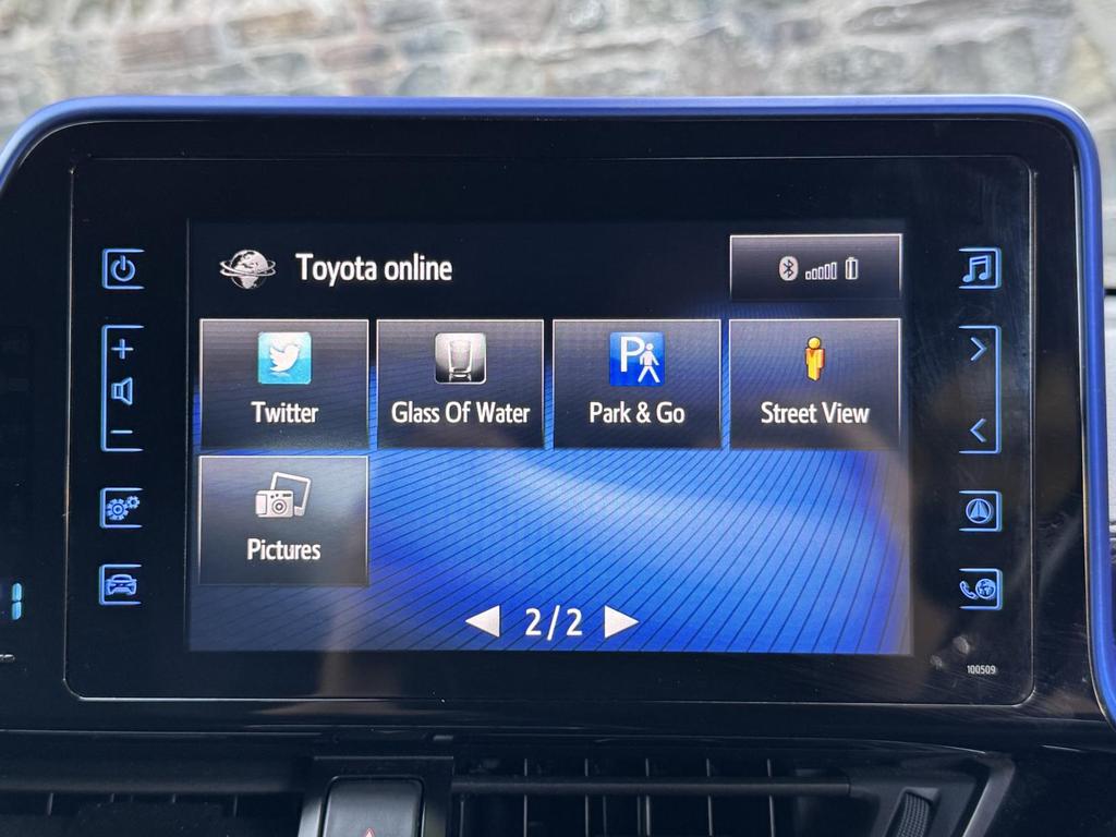 
								2017 Toyota C-HR 1.8L VVT-h Dynamic CVT Petrol Hybrid – £3000 full									