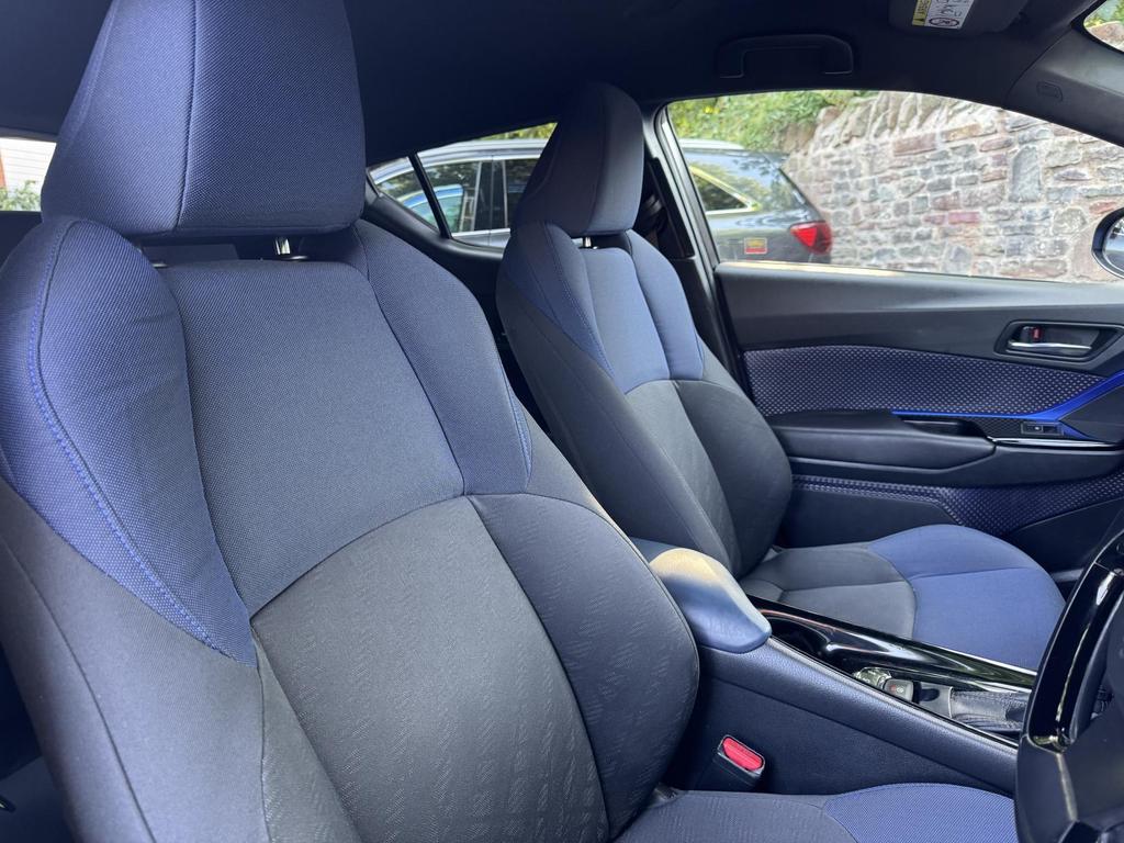 
								2017 Toyota C-HR 1.8L VVT-h Dynamic CVT Petrol Hybrid – £3000 full									