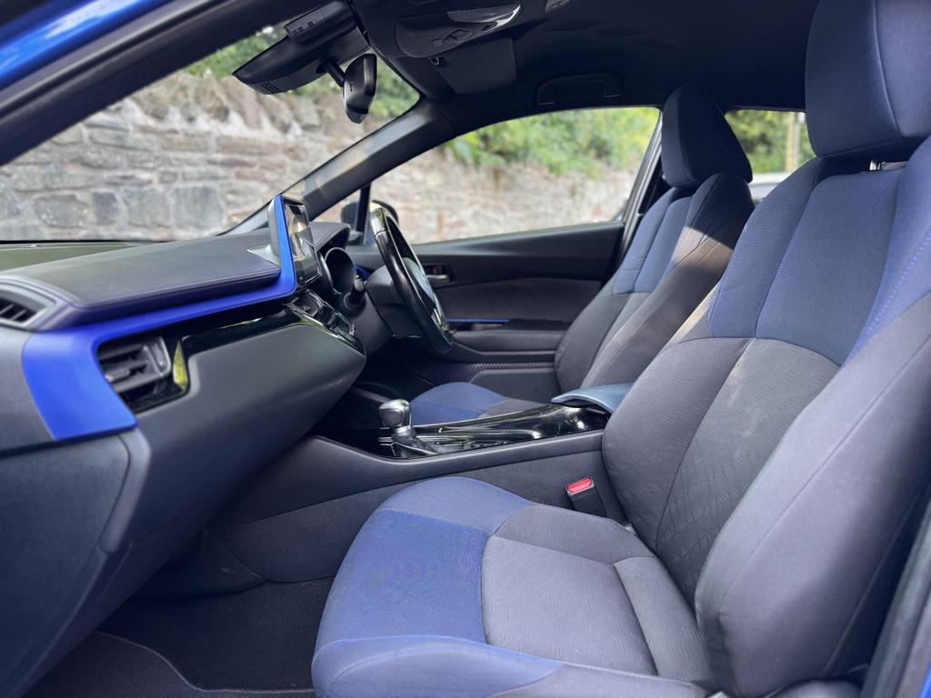 
								2017 Toyota C-HR 1.8L VVT-h Dynamic CVT Petrol Hybrid – £3000 full									