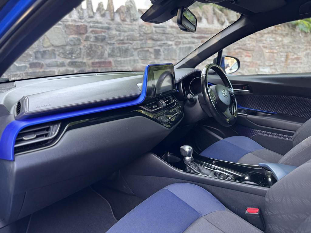 
								2017 Toyota C-HR 1.8L VVT-h Dynamic CVT Petrol Hybrid – £3000 full									